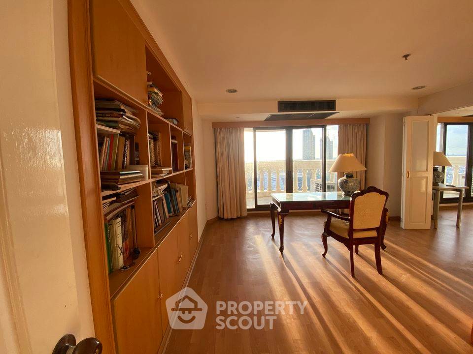 picture 1-bed 2-bath condo size 192 sq.m. at State Tower by BTS Saphan Taksin for sale (ID 985905) - 6/14