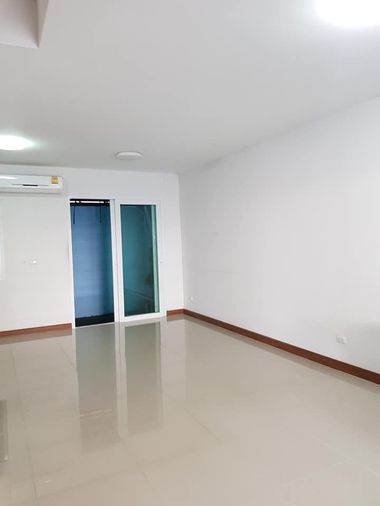 3-bed townhouse for rent, 170 sqm, 20 sq wah, The Trust Town home Kasetnawamin - Nuanchan