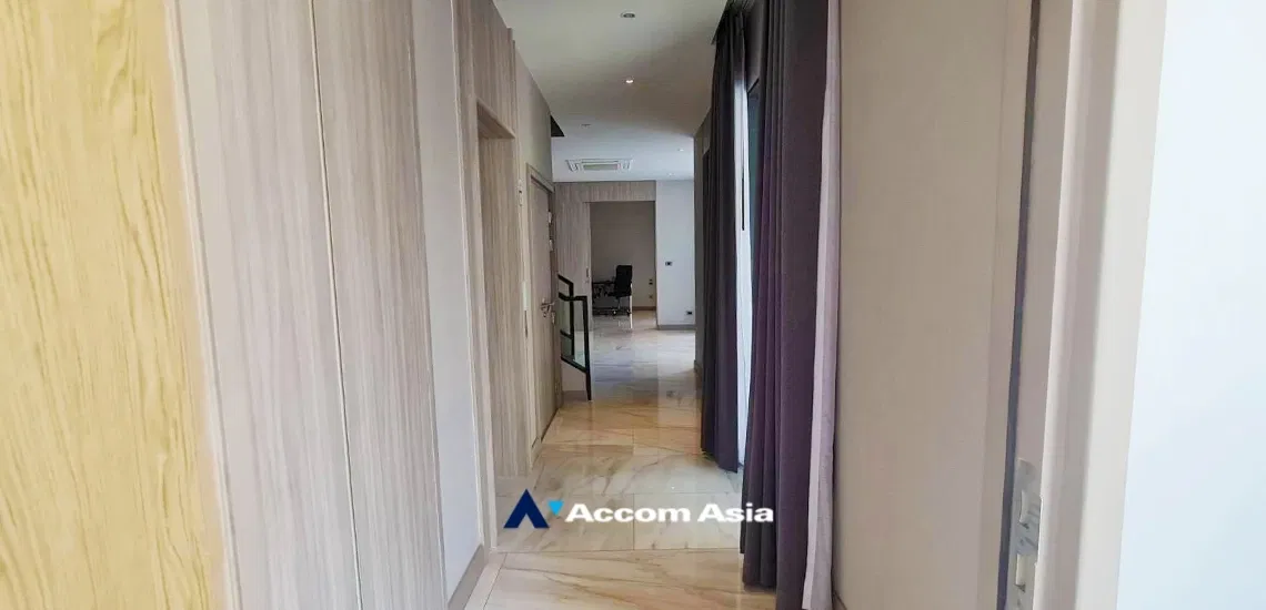 รูป 🔼🔽 AccomA 📩 Sleek Modern Home with Lawn & Covered Parking (AA29818) - รูปที่ 14/20