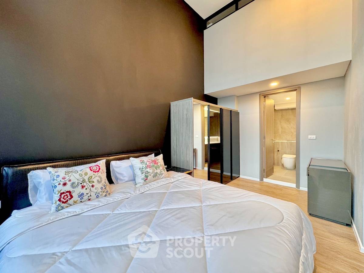 picture 3-BR Condo at Landmark @MRTA Station in Bang Kapi (ID 2078981) - 6/17