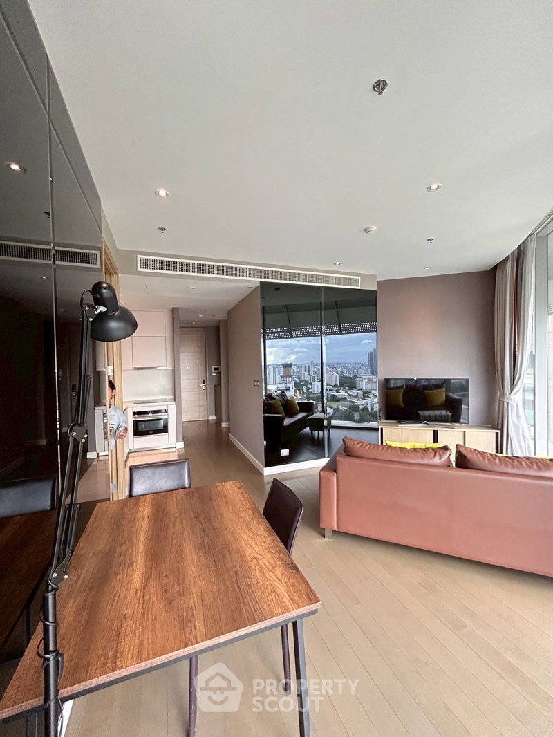 Condos for sale : 2-BR Condo at Magnolias Ratchadamri Boulevard near BTS Ratchadamri (ID 2320085)