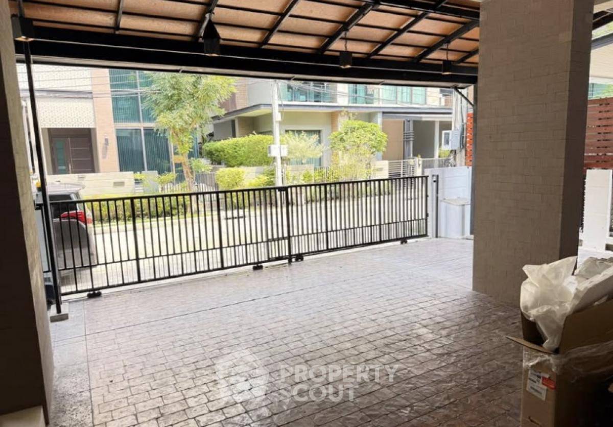 picture 5-BR House near MRT Wong Sawang (ID 2054779) - 9/23