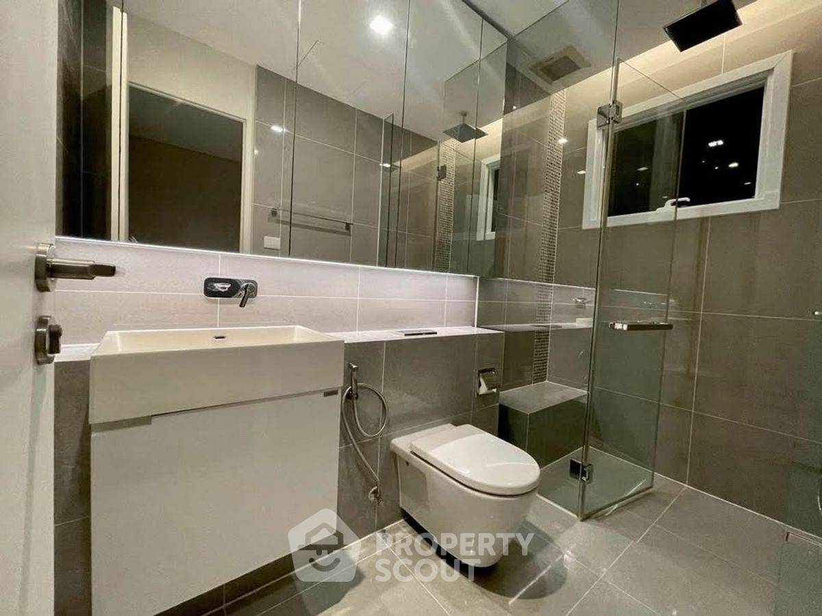 picture 2-BR Condo at The Saint Residences near MRT Phahon Yothin (ID 2064373) - 1/8