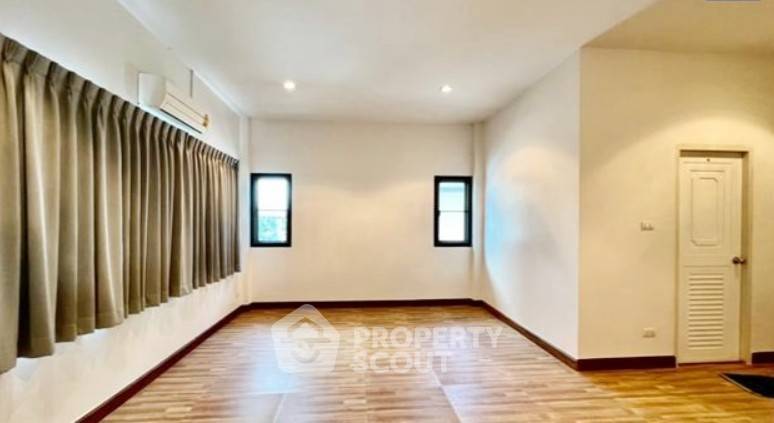 ขายบ้านเดี่ยว : บ้าน 5 ห้องนอน ขายที่ RK Home Park 2 แขวง ลาดกระบัง ใกล้สนามบินสุวรรณภูมิ (ID 1138617)