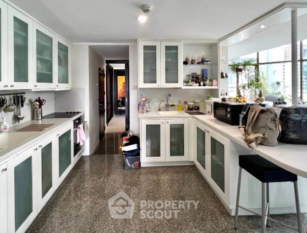 picture 5-BR Condo at Supalai Place Sukhumvit 39 near BTS Phrom Phong (ID 1883009) - 5/7