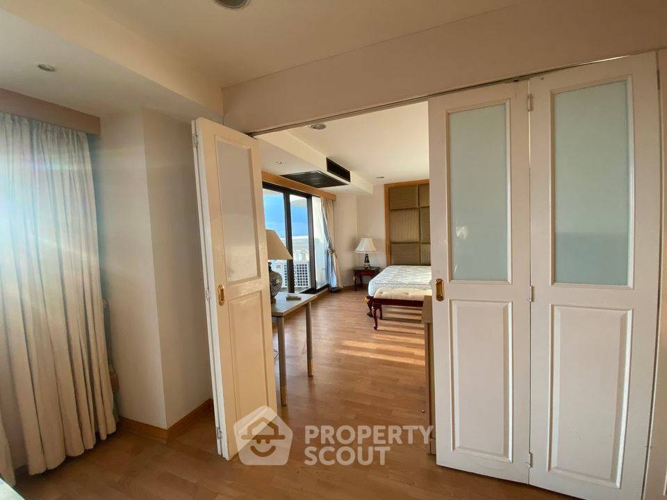 picture 1-bed 2-bath condo size 192 sq.m. at State Tower by BTS Saphan Taksin for sale (ID 985905) - 4/14