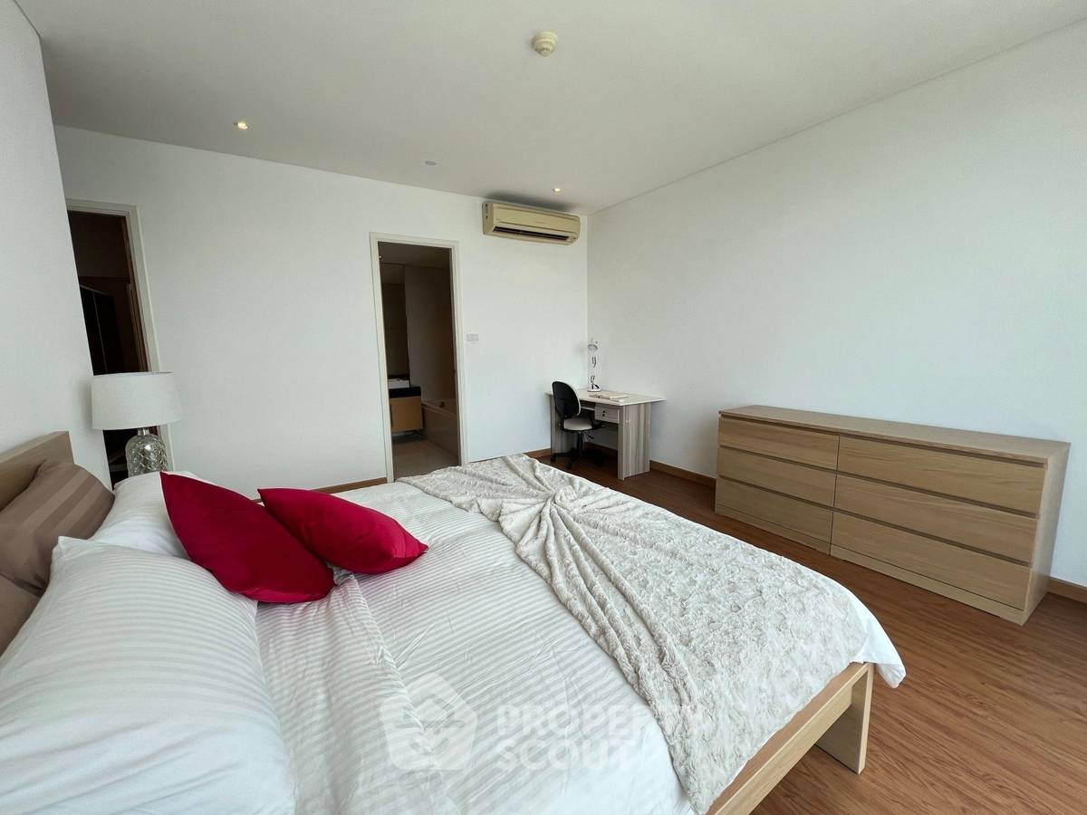 picture 2-BR Condo at Fullerton Sukhumvit near BTS Ekkamai (ID 1906393) - 6/18