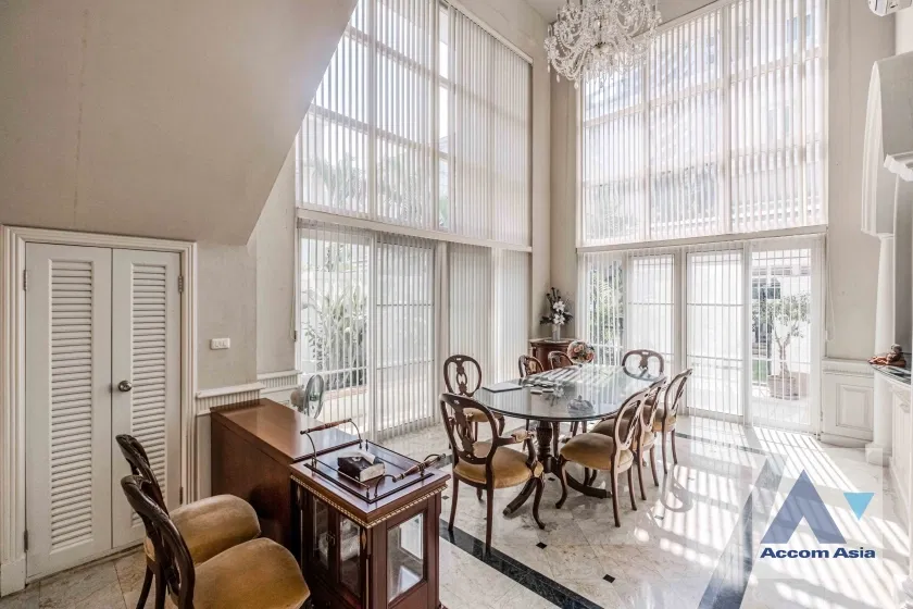 รูป 🔼🔽 AccomA 📩 Spacious 4-Bedroom Townhouse for Rent in Charming Riverside Compound (AA33524) - รูปที่ 2/20