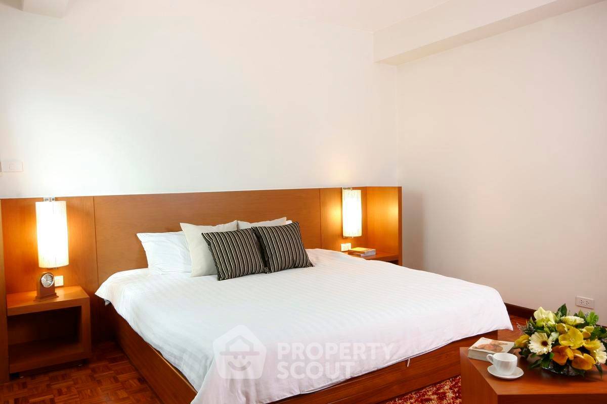 picture 2-BR Condo at Karolyn Court near BTS Phloen Chit (ID 513360) - 8/18