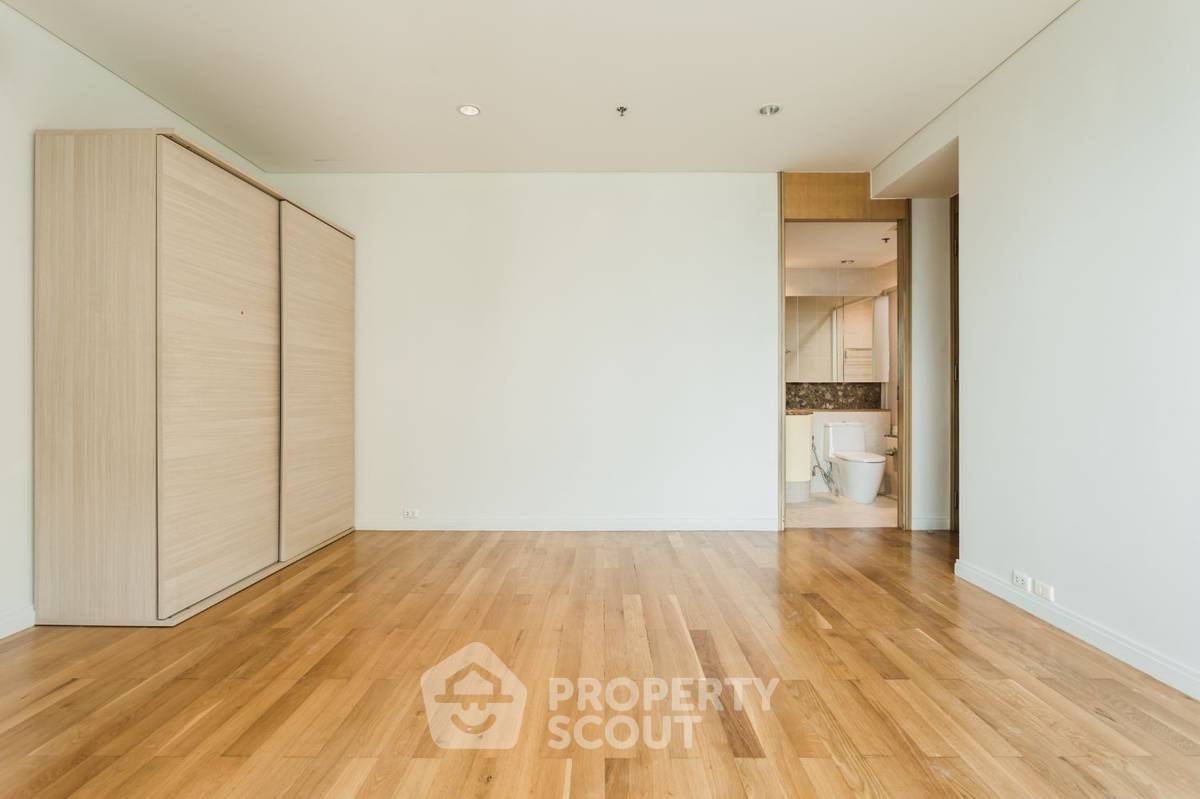 picture 4-BR Condo at The Royal Saladaeng Condominium near MRT Si Lom (ID 1501227) - 8/16