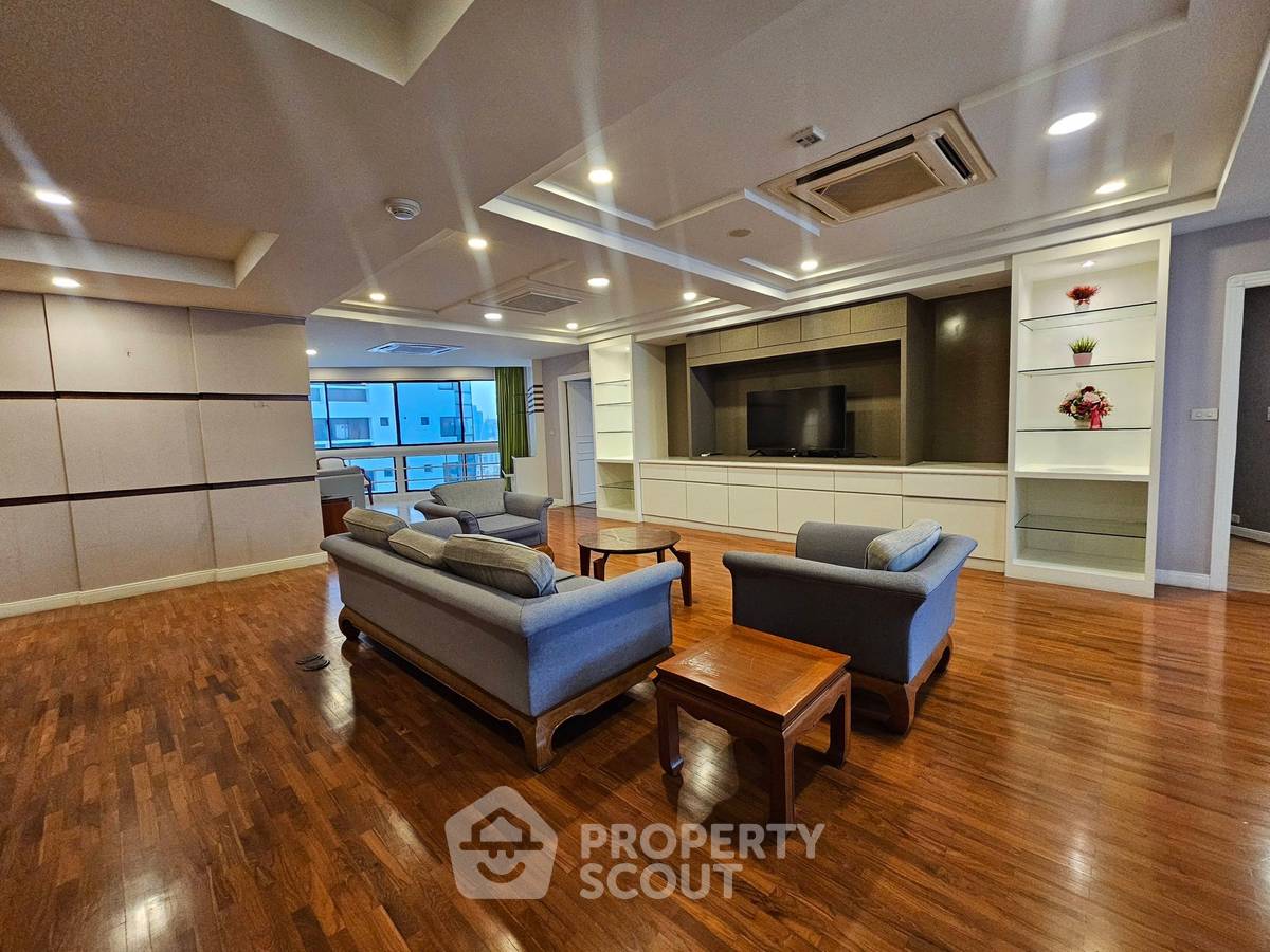 picture 3-BR Condo at President Park Condominium near MRT Queen Sirikit National Convention Centre (ID 2066289) - 9/18