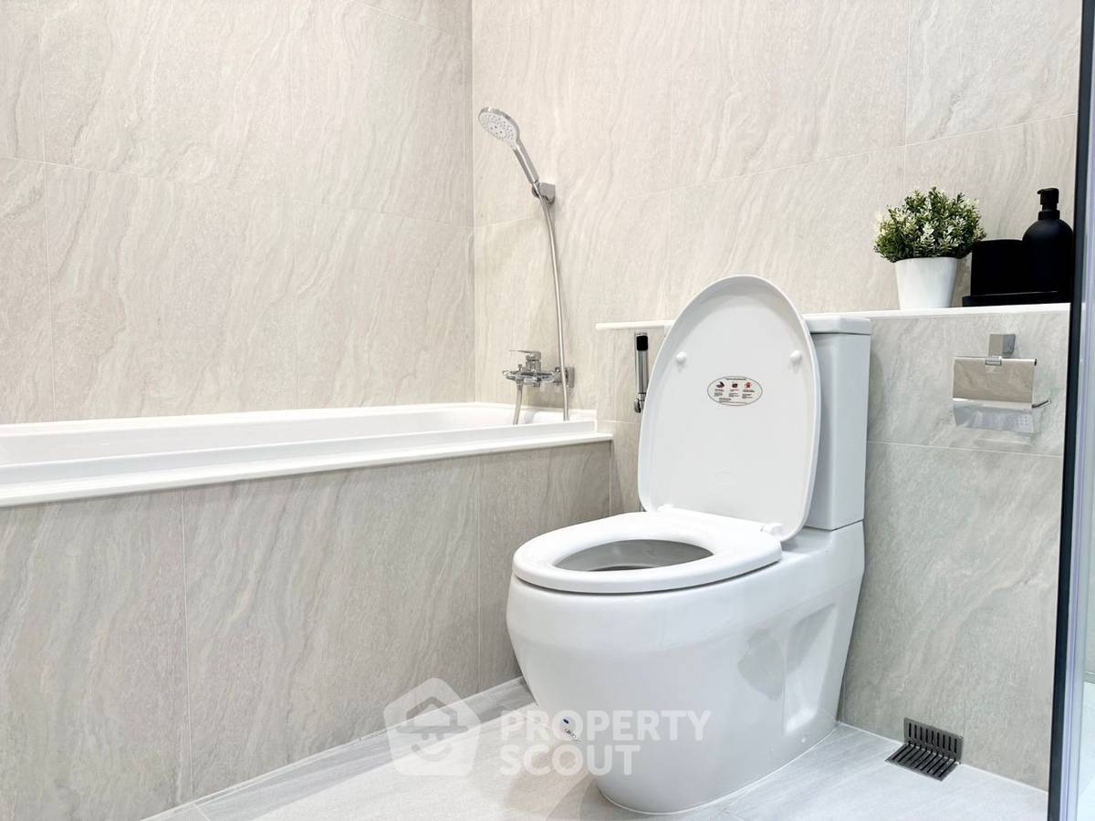 picture 3-BR Condo at Grand Langsuan Condominium near BTS Ratchadamri (ID 2072365) - 14/16