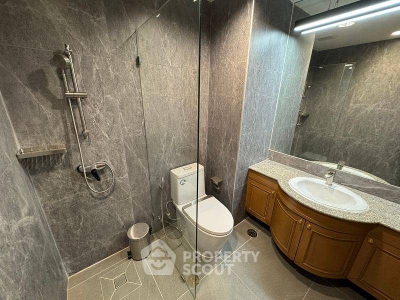 picture 3-BR Condo at Sathorn Gardens near MRT Si Lom (ID 2067345) - 13/20