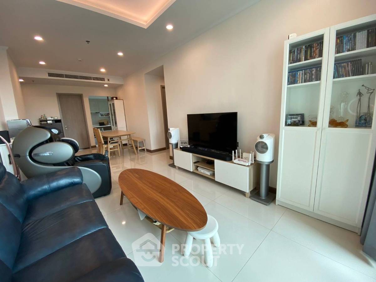 picture 2-BR Condo at Supalai Oriental Sukhumvit 39 near MRT Phetchaburi (ID 1343120) - 3/12