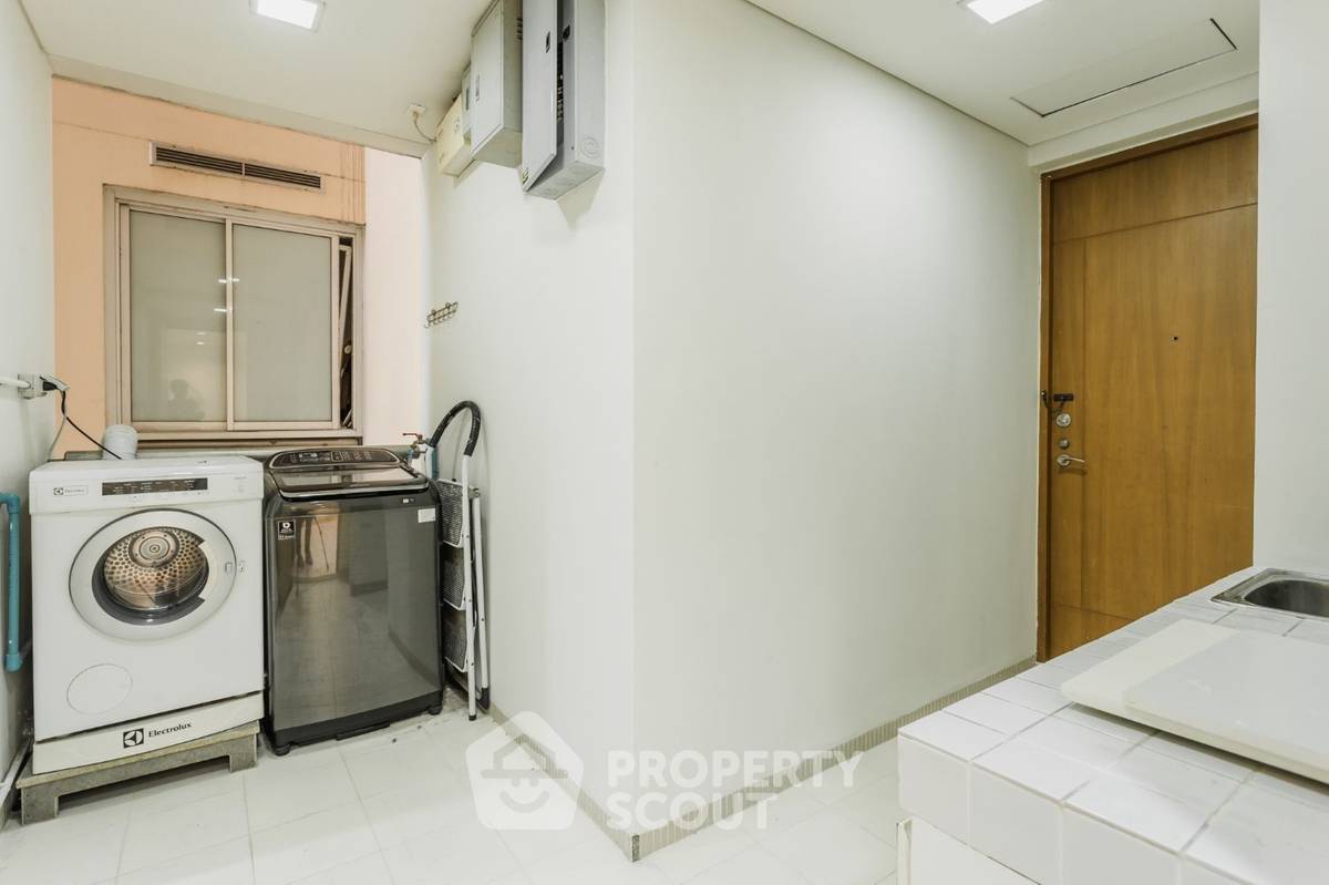 picture 4-BR Condo at The Royal Saladaeng Condominium near MRT Si Lom (ID 1501227) - 12/16