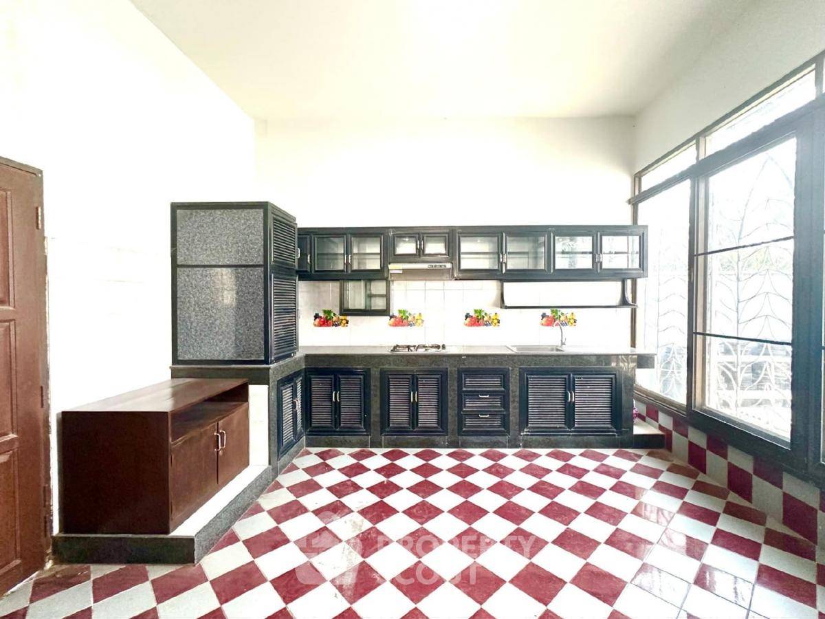 picture 6-BR House near MRT Bang Yi Khan (ID 1964631) - 31/35
