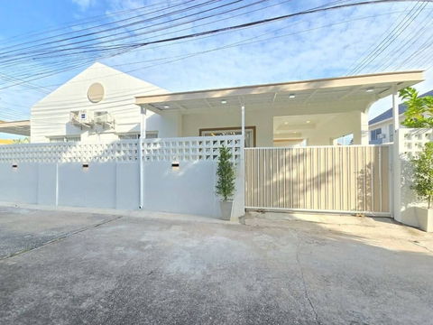 Newly Renovated Modern Design House Near Sukhumvit Road