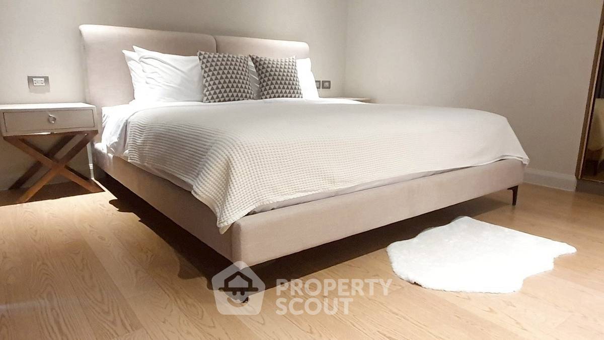picture 2-BR Condo at Magnolias Waterfront Residences near BTS Saphan Taksin (ID 2322148) - 4/17