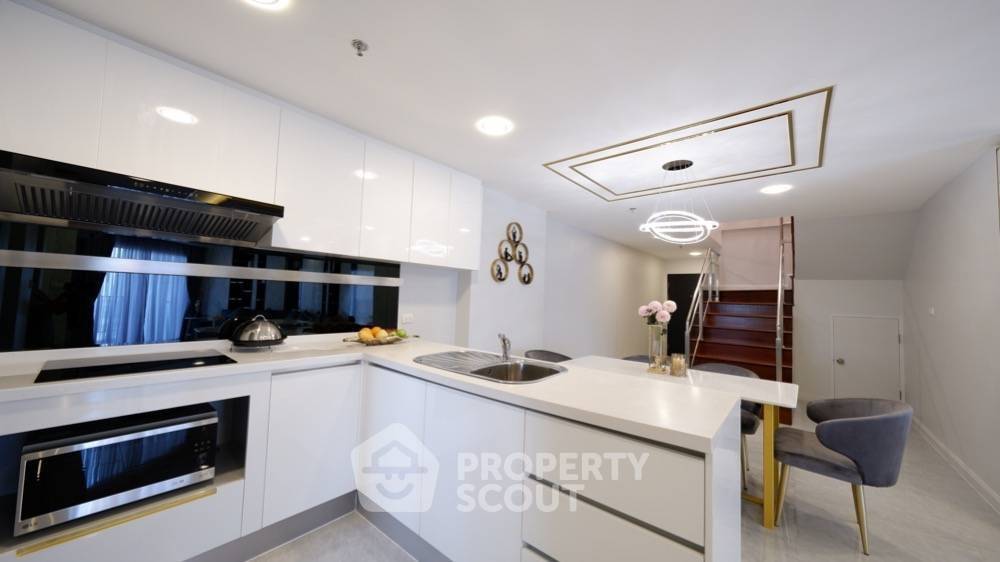 picture 4-BR Duplex at Belle Grand Rama 9 near MRT Phra Ram 9 (ID 1313359) - 4/10