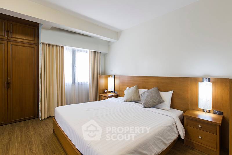 picture 2-BR Condo at Karolyn Court near BTS Phloen Chit (ID 513360) - 9/18