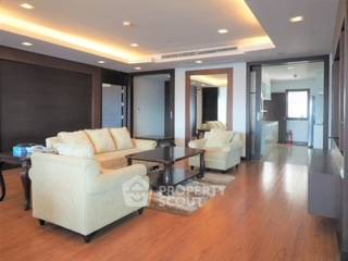 3-BR Condo at Sathorn Gardens near MRT Si Lom (ID 1463247)