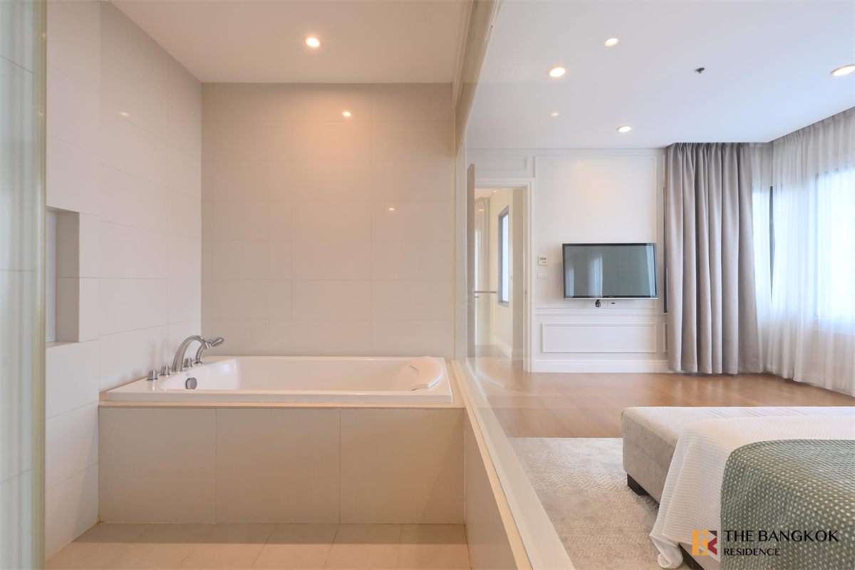 picture Bright 24 Luxury Unit, Ready for You Without the Wait - 3/10