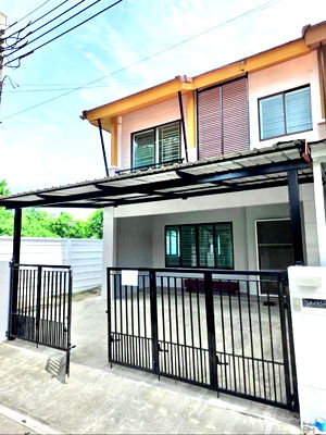ทาวน์โฮมให้เช่า : ให้เช่าพฤกษาวิลล์ 73 พัฒนาการ (Pruksa Ville 73 Patthanakan)  อยู่ในซอยพัฒนาการ 38 ใกล้เดอะมอลล์รามคำแหง