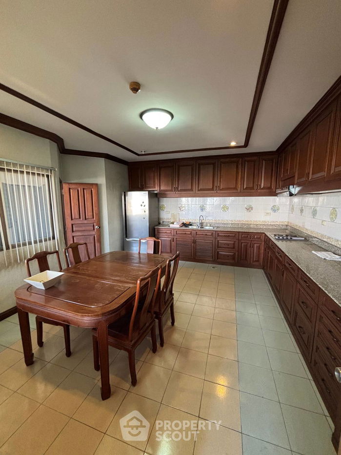 picture 3-BR Condo at Castle Hill Mansion Condominium near BTS Ekkamai (ID 1528437) - 5/11