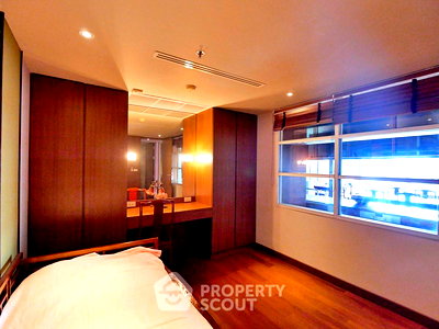 Condos for sale : 2-BR Condo at Baan Sathorn Chaopraya near BTS Krung Thon Buri (ID 1930592)
