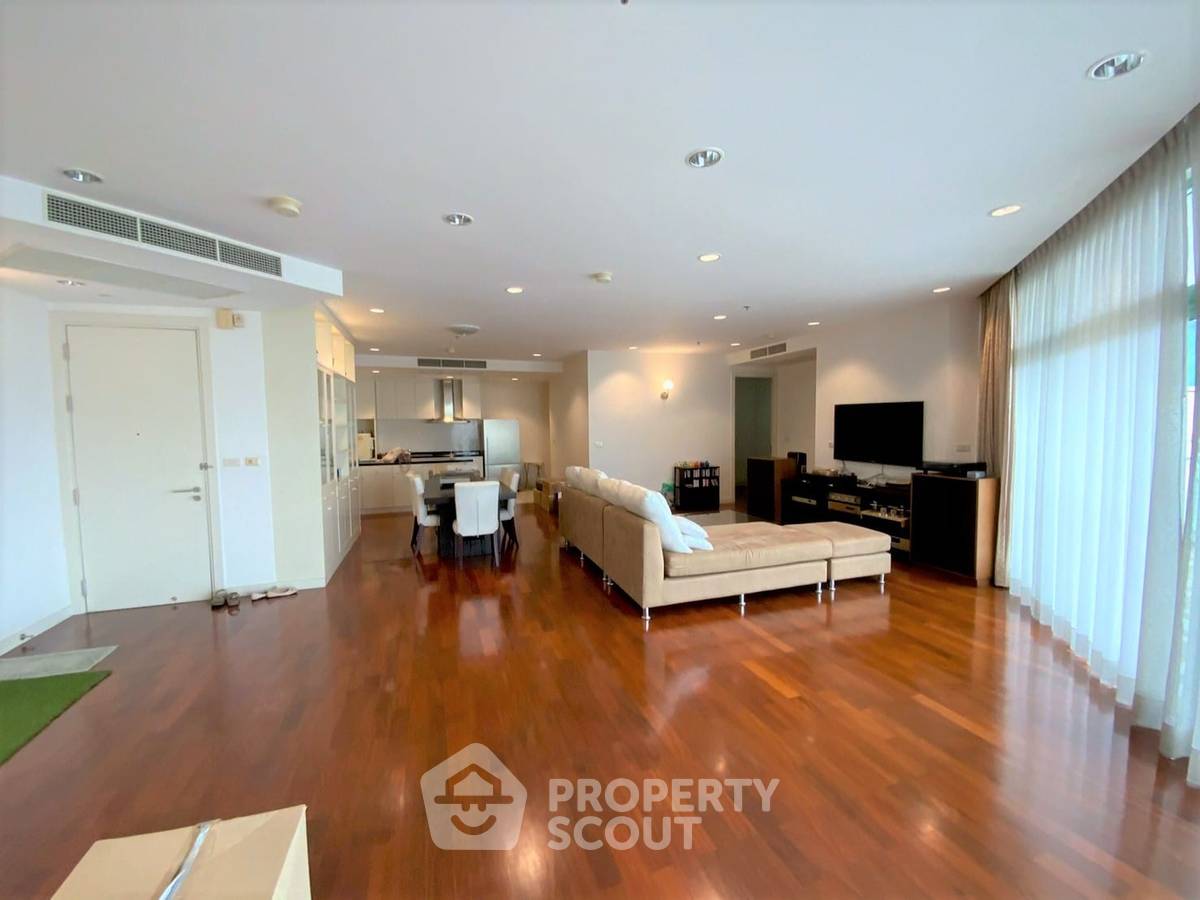 picture 3-BR Condo at Chatrium Riverside Condominium near BTS Saphan Taksin (ID 1713634) - 1/16