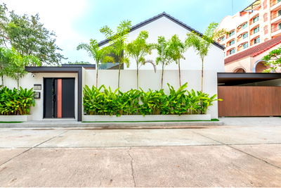 Houses for sale Chonburi : The Paradis village pool villa ready to move in