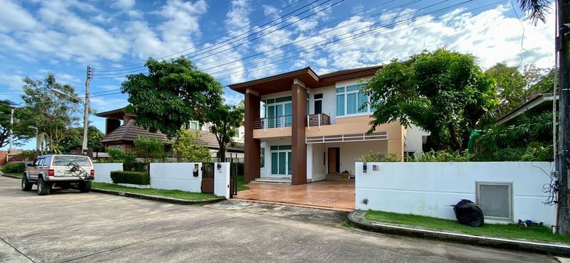 picture Luxury detached house for rent, fully furnished,move in ready, The Boulevard Village, Sriracha - 1/20