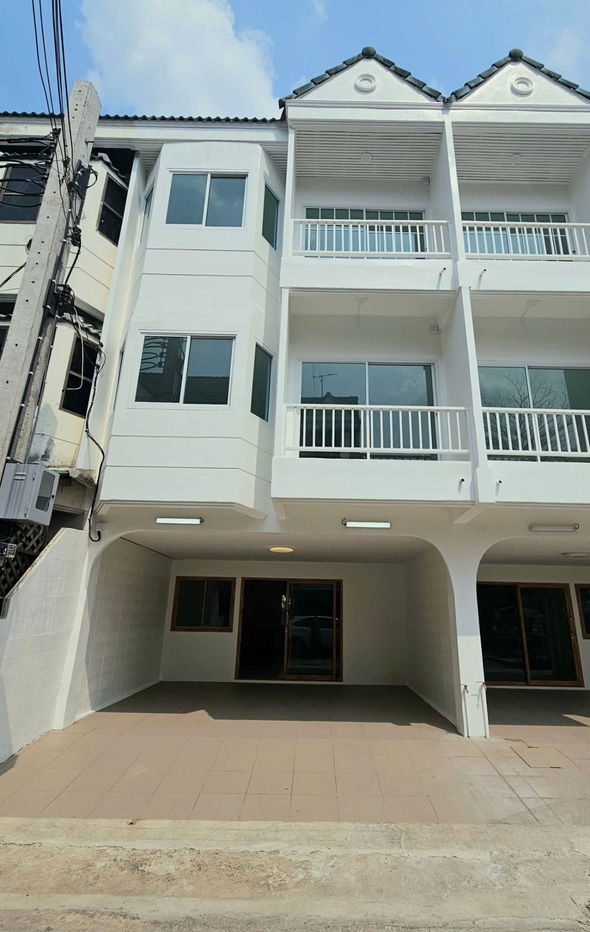 picture WS4173 ✨🏡 Townhouse for rent, Soi Rewadee 75 ✨ Near MRT Nonthaburi 1 Intersection and MRT Bang Krasor, only 24,000 baht/month‼️ - 1/9