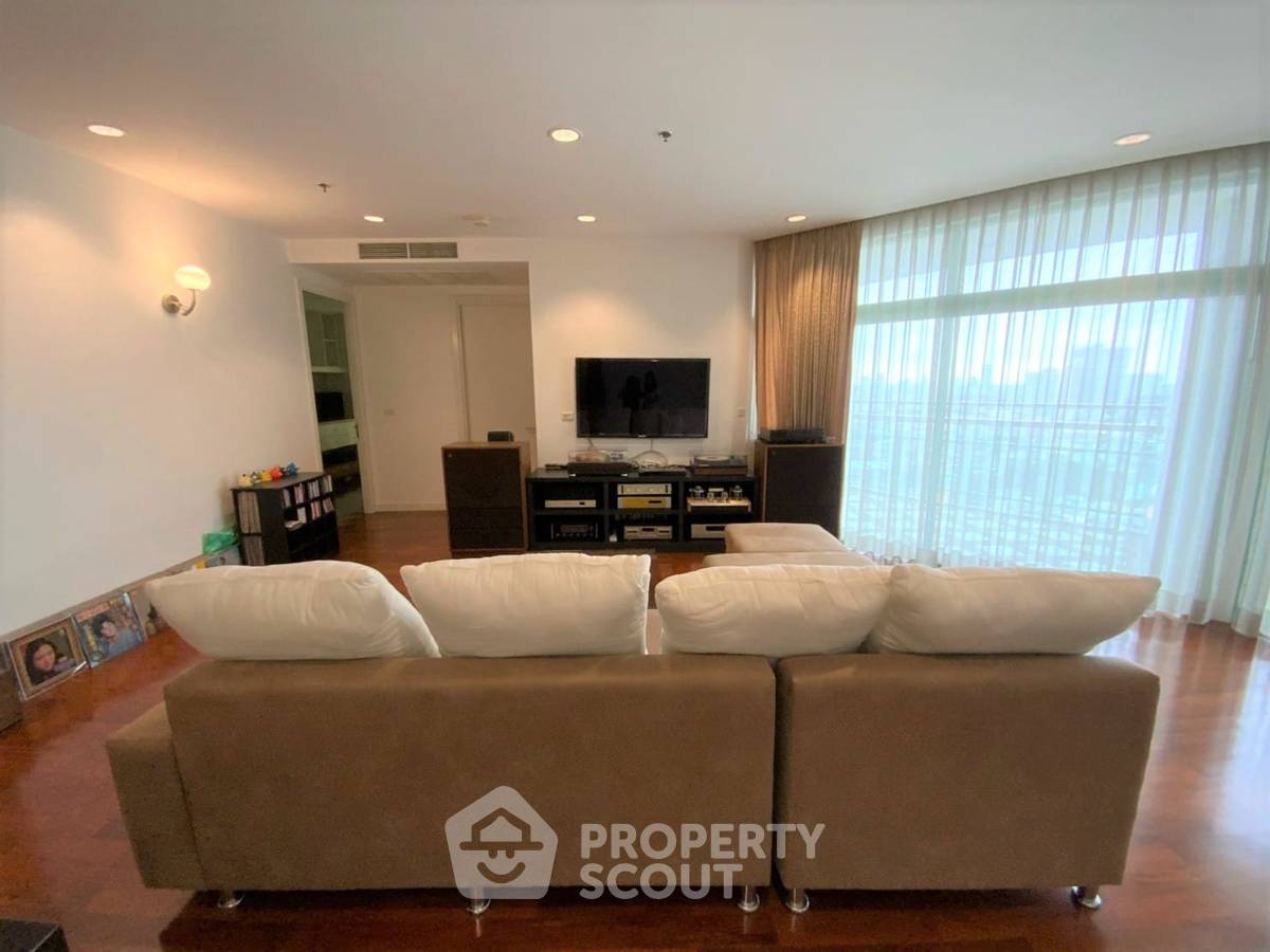 picture 3-BR Condo at Chatrium Riverside Condominium near BTS Saphan Taksin (ID 1713634) - 9/16