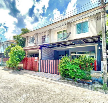 🏡 2-Storey Townhome for Sale – Ruennaruedee 5, Hathairat Road