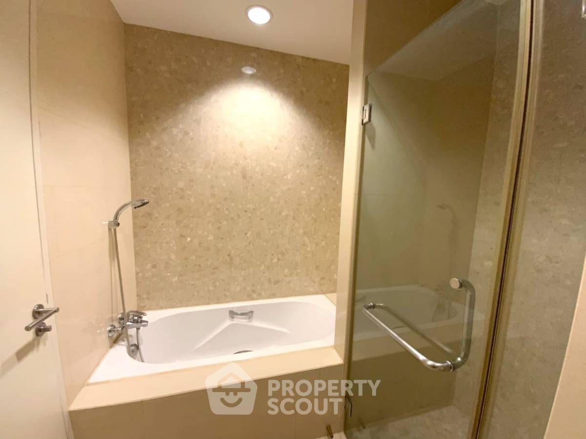 picture 3-BR Condo at Chatrium Riverside Condominium near BTS Saphan Taksin (ID 1713634) - 6/16
