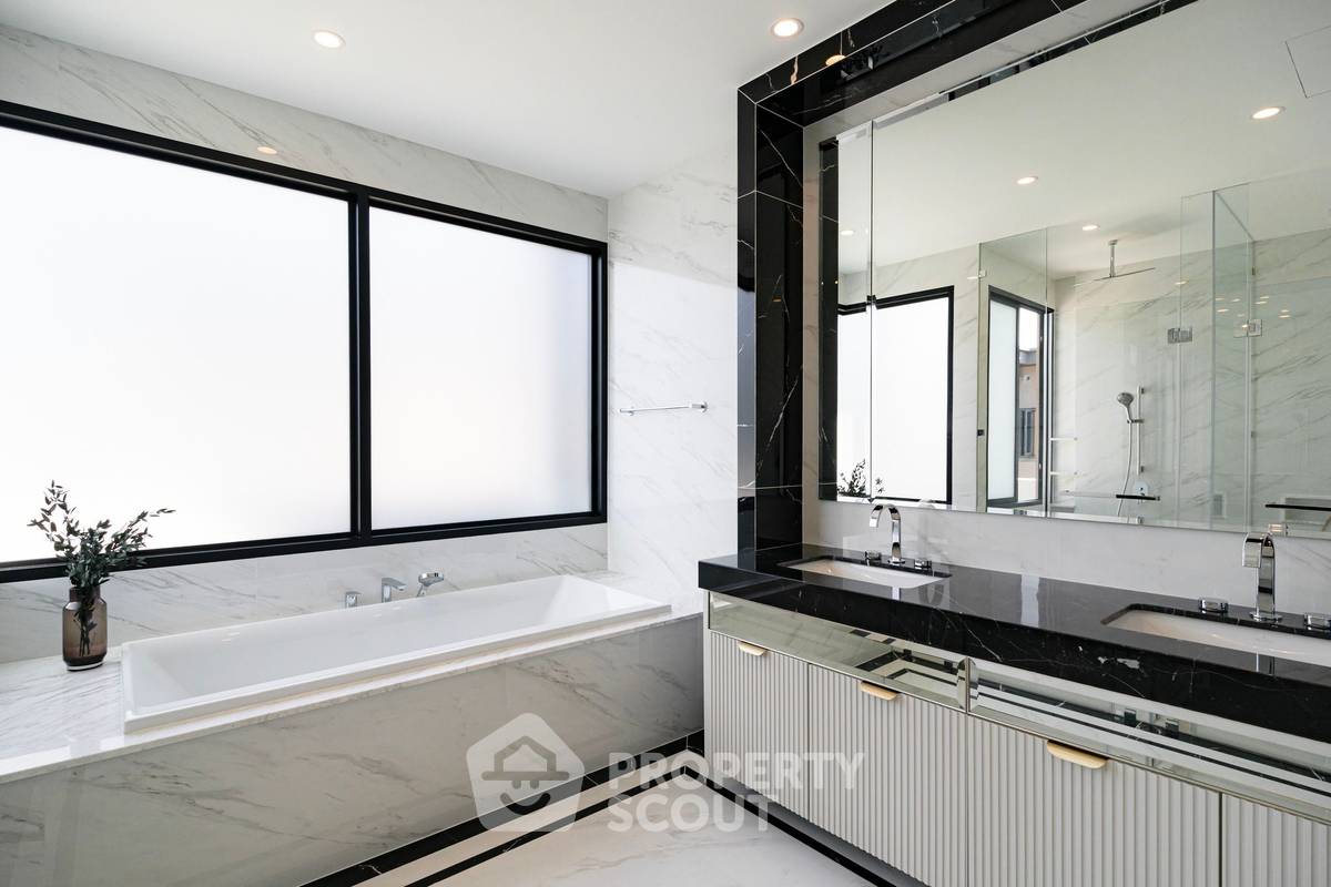 picture 5-BR House at CINQ ROYAL Krungthep Kreetha in Saphan Sung (ID 2323495) - 26/32