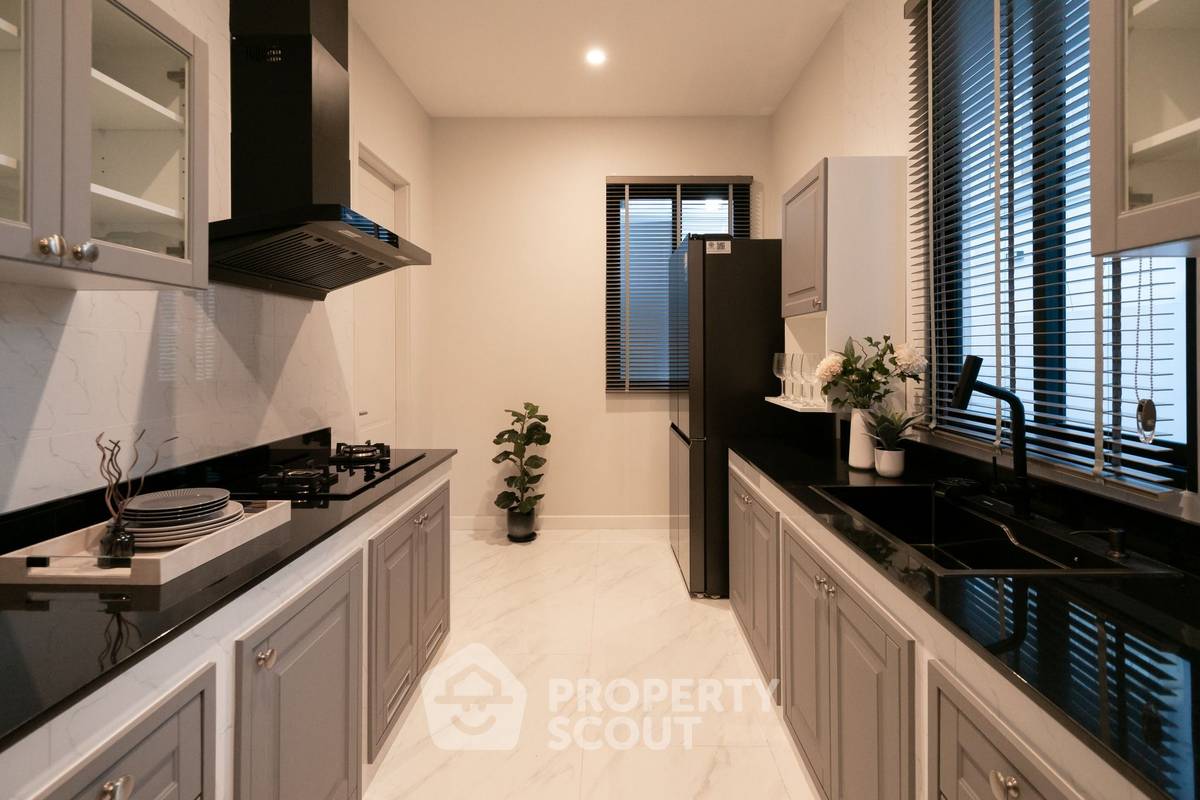 picture 5-BR House at CINQ ROYAL Krungthep Kreetha in Saphan Sung (ID 2323495) - 4/32