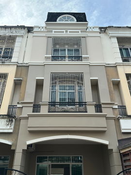 ให้เช่าทาวน์โฮม 3 ชั้น เพิ่ง renovate ใหม่