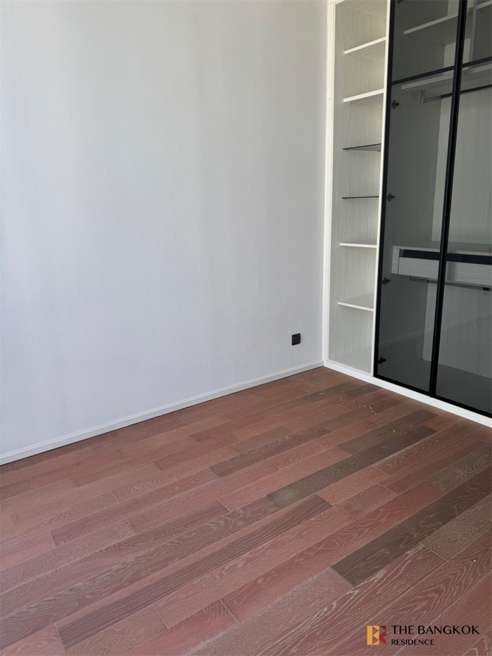 picture Muniq Langsuan  Luxury Condo Ready to Move-in at the Best Location - 1/10
