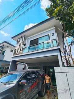 🏡✨ ขายบ้านแฝดหลังกลาง รีโนเวทใหม่ทั้งหลัง ✨🏡 📍 หมู่บ้าน The Plant ปิ่นเกล้า–สาย 5