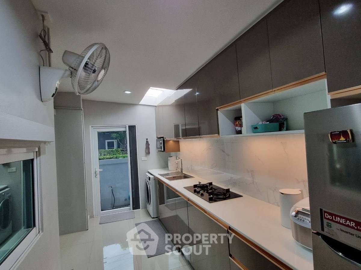 รูป ทาวน์เฮาท์ 3-ห้องนอน ที่ ฟลอร่า ติวานนท์ ใน สวนใหญ่ (ID 2165493) - รูปที่ 20/23