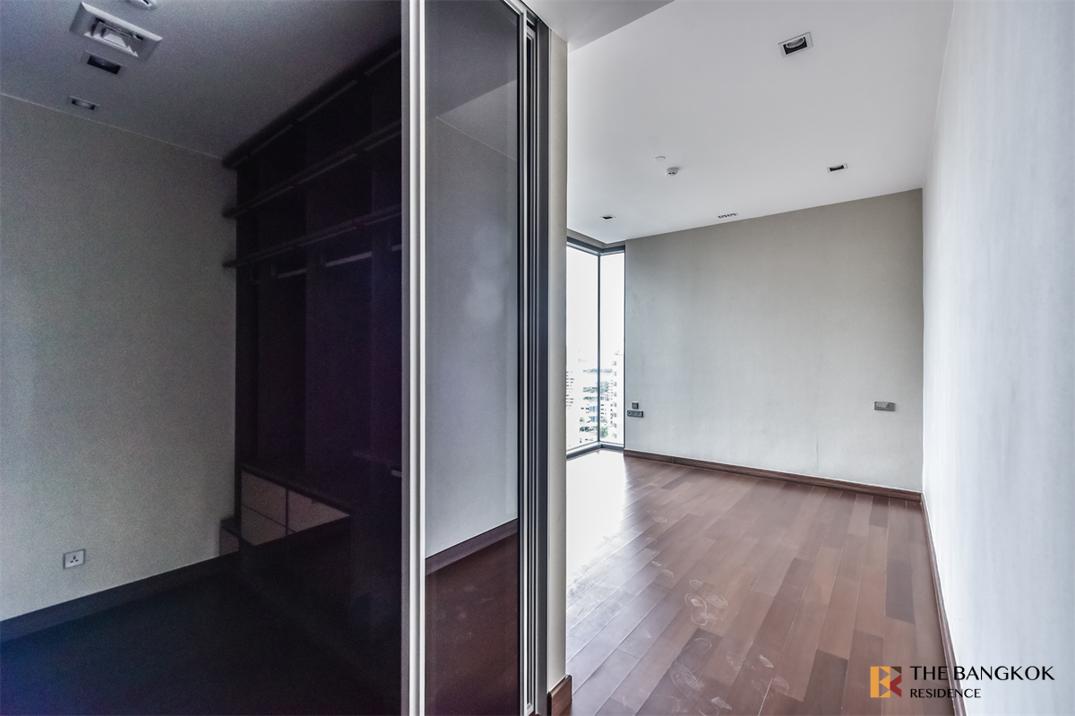 picture The Privilege of Luxury in an Economic Hub Location Q1 Sukhumvit near BTS Nana - 7/10