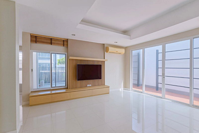 ขายทาวน์โฮม : บ้านเดี่ยว 3ชั้น เนอวานา บียอนด์ พระราม9 ขายหลังมุม มี 3ห้องนอน จอดรถได้ 2คัน