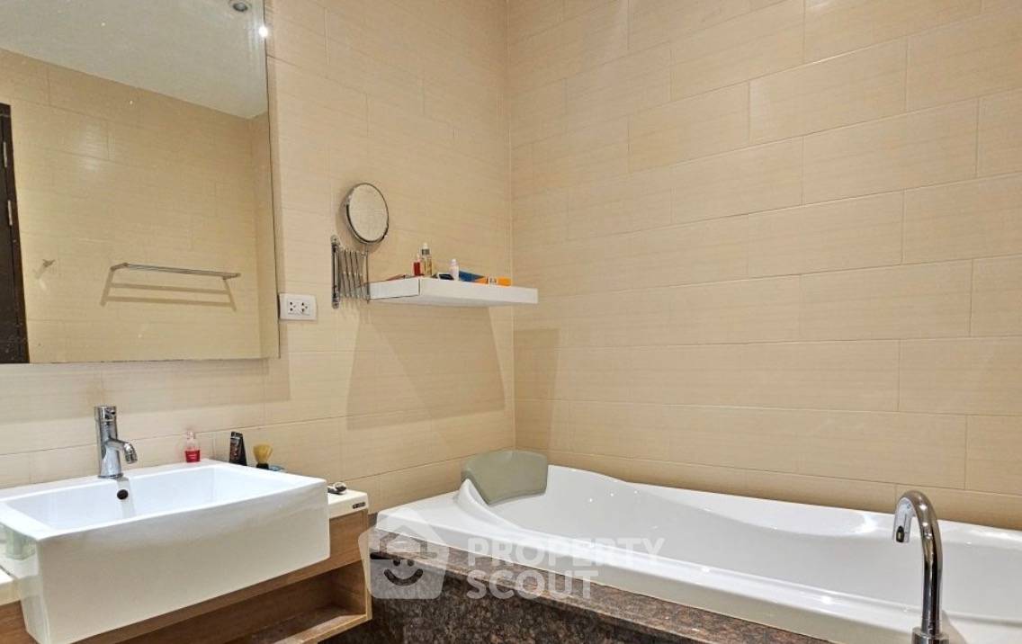 2-BR Condo at Kathu Golf Condo close to Kathu (ID 2323777) - image 2