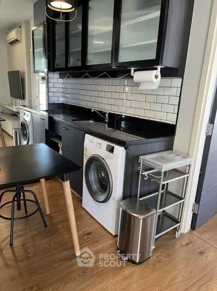 picture 1-BR Condo at Hive Taksin near BTS Wongwian Yai (ID 2317345) - 10/16