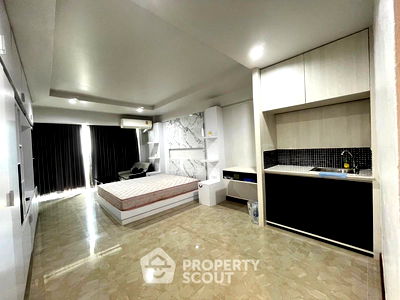 Condos for sale : 1-BR Condo at Sombat Pattaya Condotel close to Phratamnak (ID 2099241)