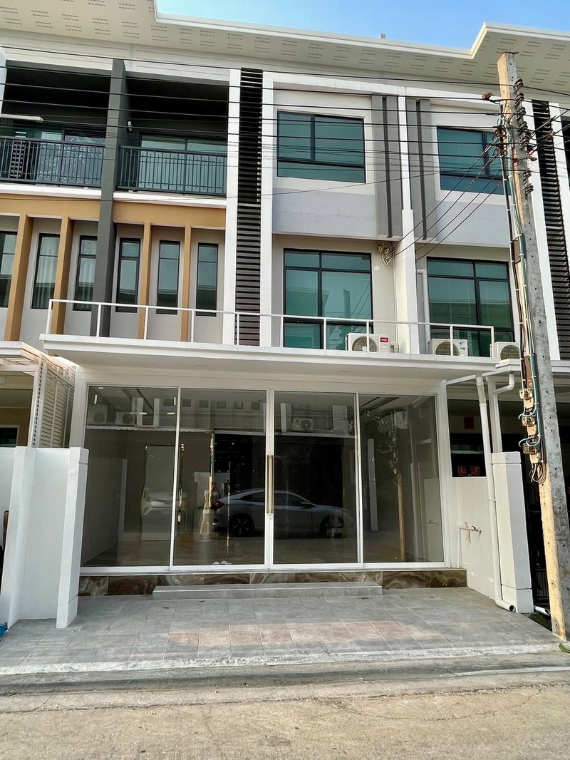 ขายทาวน์โฮม : ขาย Townhome 3 ชั้น พาทิโอ รามอินทรา - วัชรพล (Master Type) บ้านใหม่ ไม่เคยเข้าอยู่ | Built-in สวยงาม | เหมาะอยู่อาศัยและทำธุรกิจ | ขายพร้อมผู้เช่า