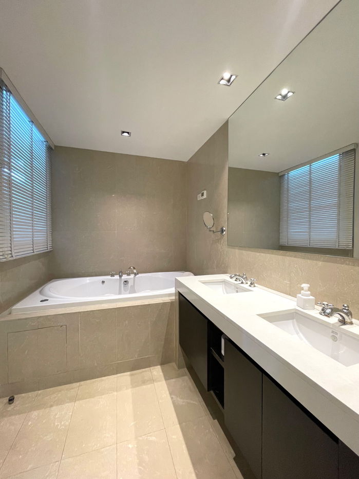 picture Rental residences near BTS Ploenchit Furniture Ready - 16/31