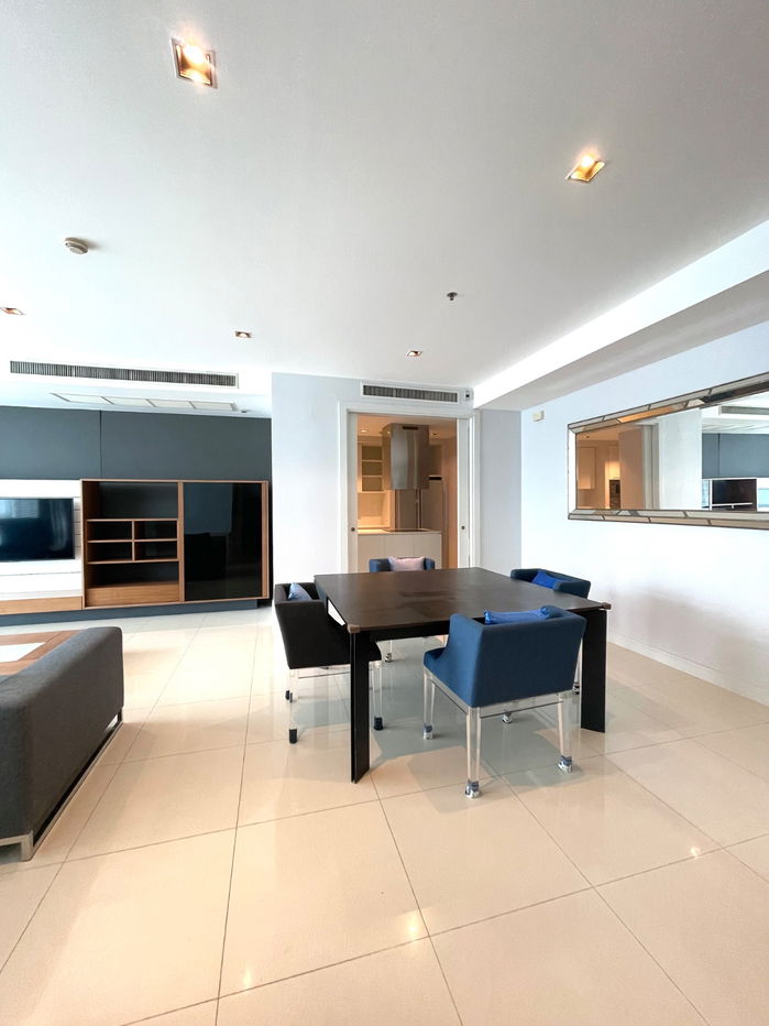 picture Rental residences near BTS Ploenchit Furniture Ready - 4/31